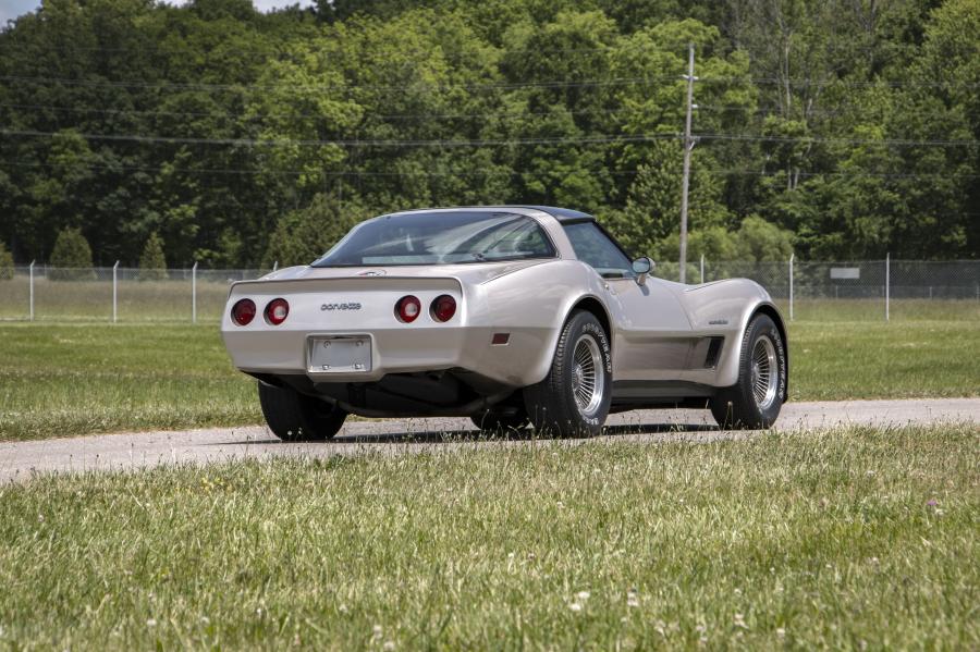  Chevrolet Corvette Collector Edition 1982 года  (фото 17 из 40)